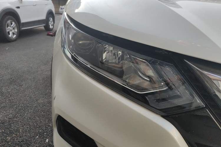 Used Nissan Qashqai 2023 Classic 2.0L CVT XV Comfort Edition Right Front Headlight