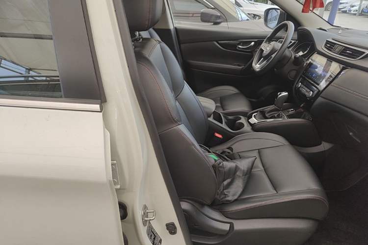 Used Nissan Qashqai 2023 Classic 2.0L CVT XV Comfort Edition Right Front Seat