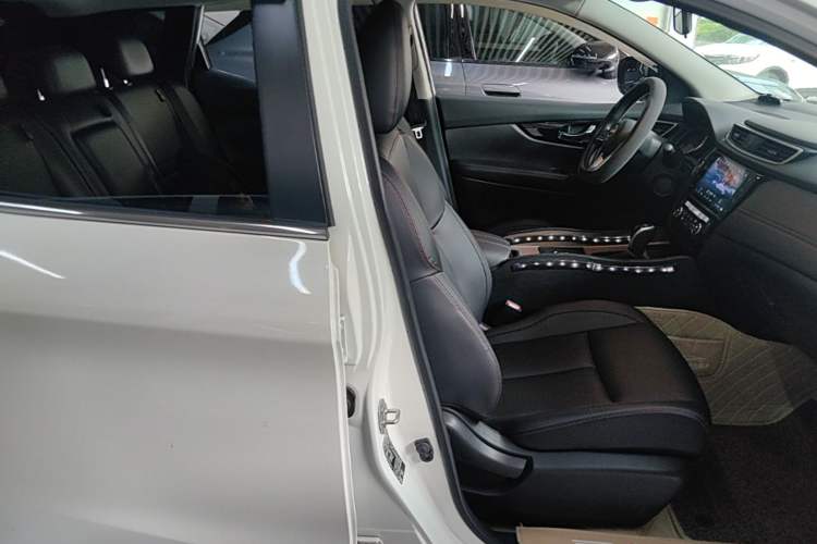 Used Nissan Qashqai 2023 Classic 2.0L CVT XV Comfort Edition Right Front Seat