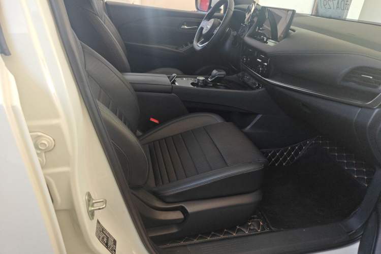 Used Nissan Qashqai 2023 1.3T CVT Luxury Edition Right Front Seat