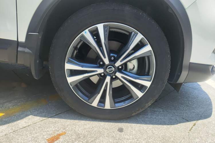 Used Nissan Qashqai 2023 Classic 2.0L CVT XV Prem. Smart Enjoyment Edition Right Front Wheel Hub