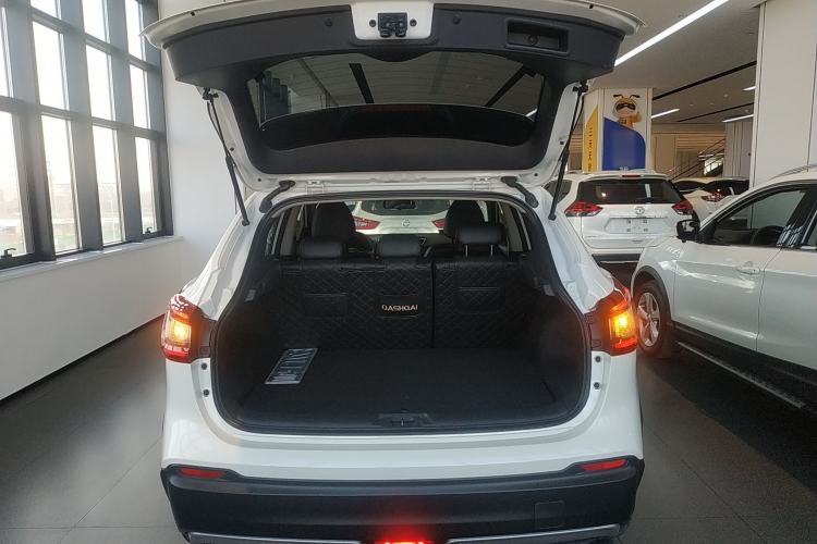Used Nissan Qashqai 2023 Classic 2.0L CVT XV Comfort Edition Trunk