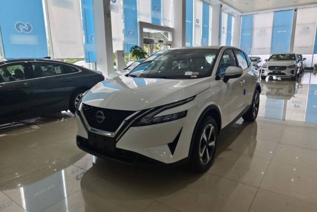 Ojetý Nissan Qashqai 2023 1.3T CVT Luxury Edition