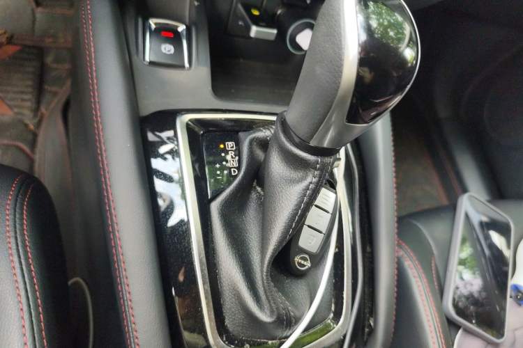 Used Nissan Qashqai 2023 Classic 2.0L CVT XV Comfort Edition Gear Lever