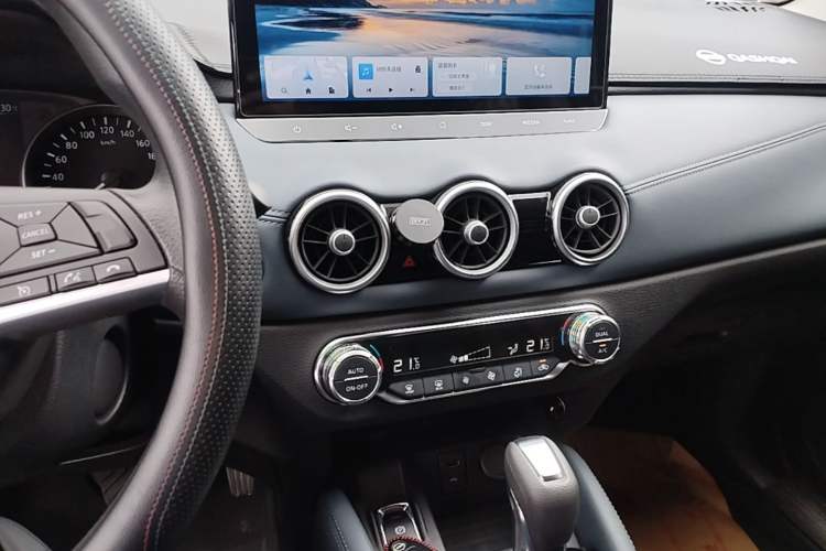 Used Nissan Qashqai 2025 Facelifted Honor 2.0L CVT XV Genuine Edition Audio And AC Panel