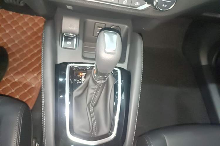 Used Nissan Qashqai 2025 Facelifted Honor 2.0L CVT XV+ Leading Edition Gear Lever