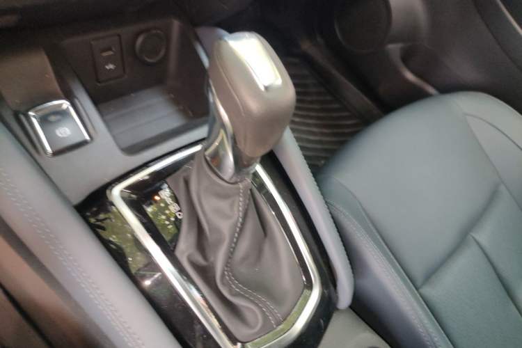 Used Nissan Qashqai 2025 Honor 2.0L CVT XV+ Leading Edition Gear Lever