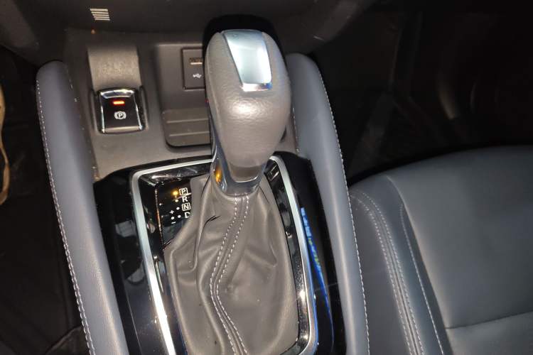 Used Nissan Qashqai 2025 Honor 2.0L CVT XV+ Leading Edition Gear Lever