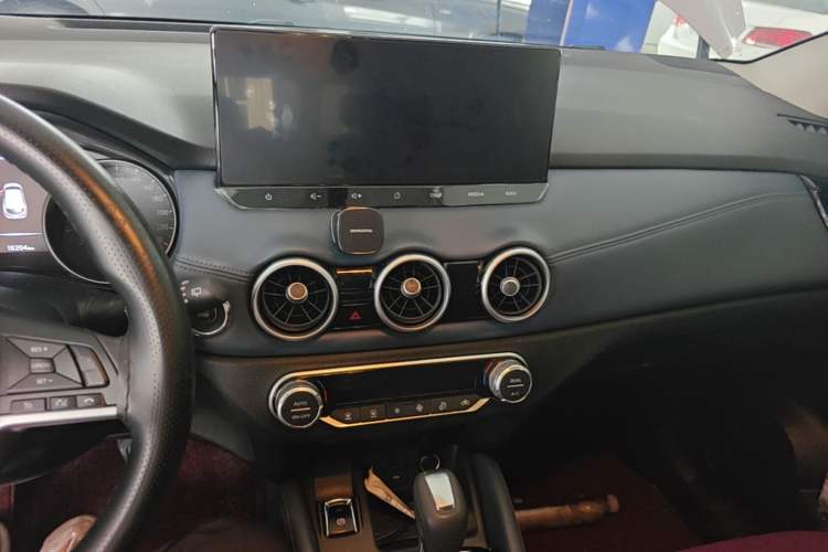 Used Nissan Qashqai 2025 Honor 2.0L CVT XV Genuine Edition Audio And AC Panel