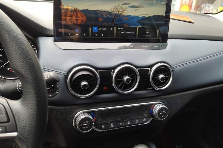 Used Nissan Qashqai 2025 Honor 2.0L CVT XV Genuine Edition Audio And AC Panel