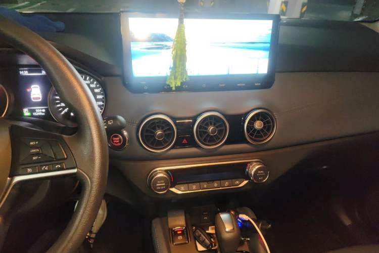 Used Nissan Qashqai 2025 Honor 2.0L CVT XV Genuine Edition Audio And AC Panel