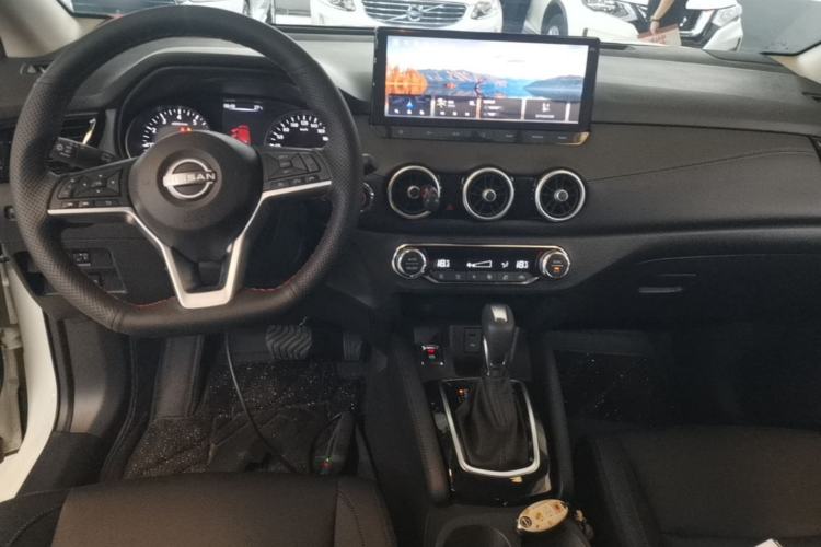Used Nissan Qashqai 2025 Facelifted Honor 2.0L CVT XV Genuine Edition Center Console