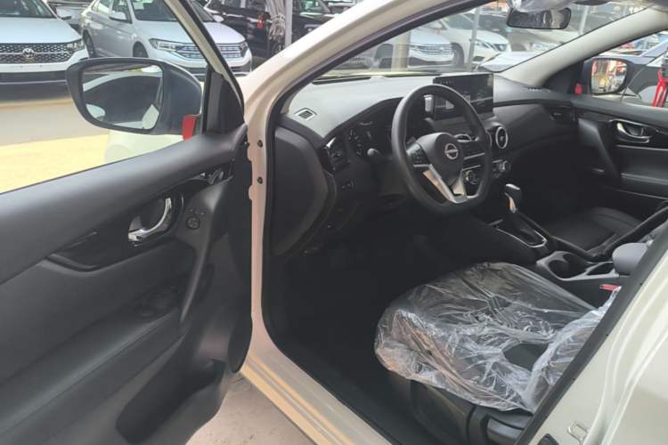 Used Nissan Qashqai 2025 Facelifted Honor 2.0L CVT XV Genuine Edition Driver Seat