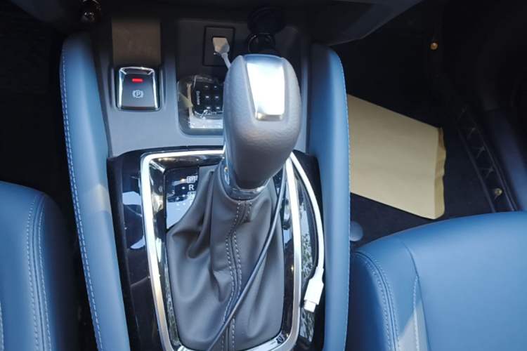 Used Nissan Qashqai 2025 Honor 2.0L CVT XV Genuine Edition Gear Lever