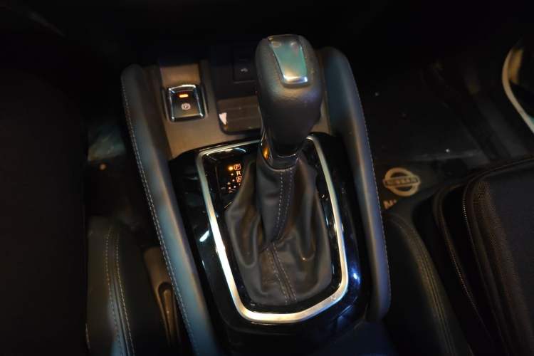 Used Nissan Qashqai 2025 Honor 2.0L CVT XV+ Leading Edition Gear Lever