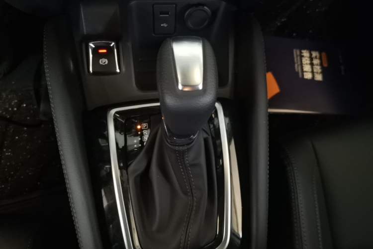 Used Nissan Qashqai 2025 Facelifted Honor 2.0L CVT XV Genuine Edition Gear Lever