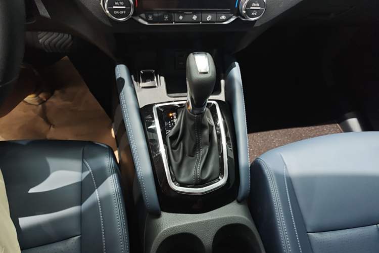 Used Nissan Qashqai 2025 Honor 2.0L CVT XV+ Leading Edition Gear Lever