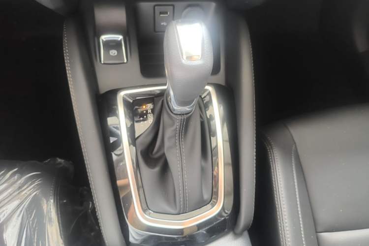 Used Nissan Qashqai 2025 Facelifted Honor 2.0L CVT XV Genuine Edition Gear Lever