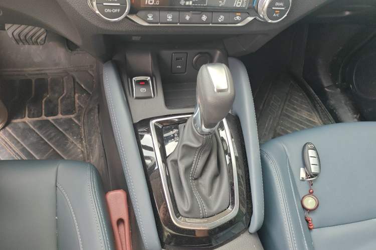 Used Nissan Qashqai 2025 Honor 2.0L CVT XV Genuine Edition Gear Lever