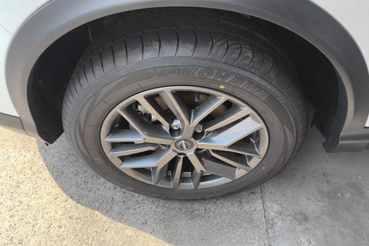 Used Nissan Qashqai 2025 Facelifted Honor 2.0L CVT XV Genuine Edition Left Front Wheel Hub
