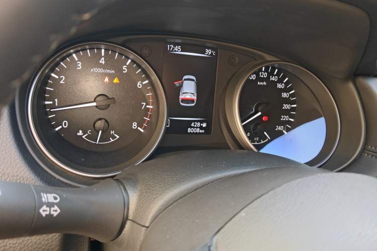 Used Nissan Qashqai 2025 Facelifted Honor 2.0L CVT XV+ Leading Edition Odometer Close Up