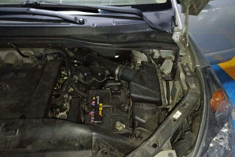 Used Nissan Quest 2005 3.5L Engine Bay Left