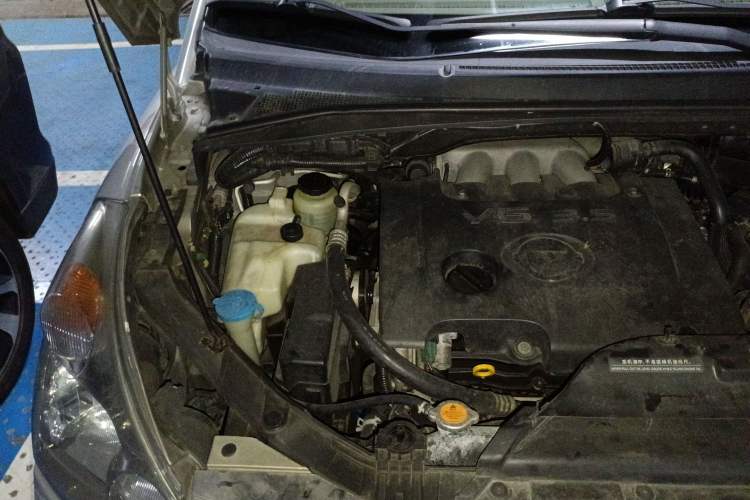Used Nissan Quest 2005 3.5L Engine Bay Right