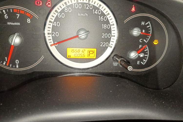 Used Nissan Quest 2005 3.5L Odometer Close Up