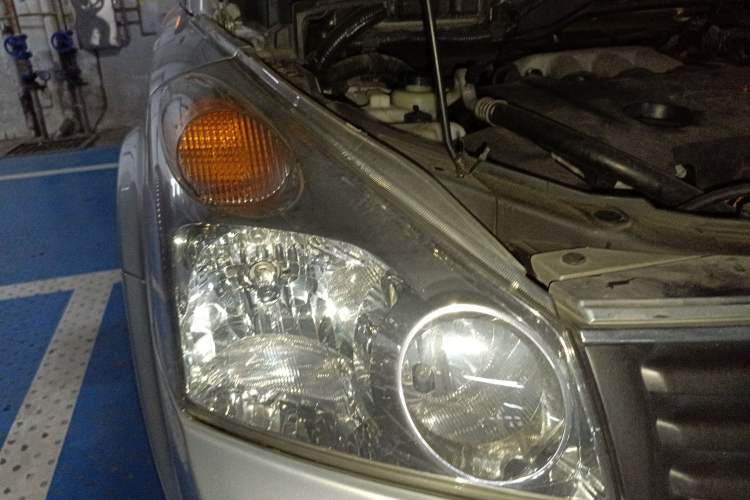 Used Nissan Quest 2005 3.5L Right Front Headlight
