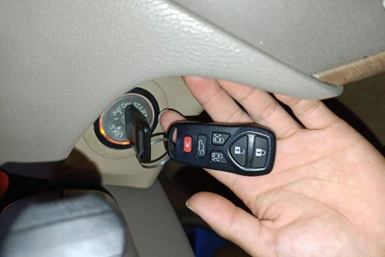 Used Nissan Quest 2005 3.5L Vehicle Key