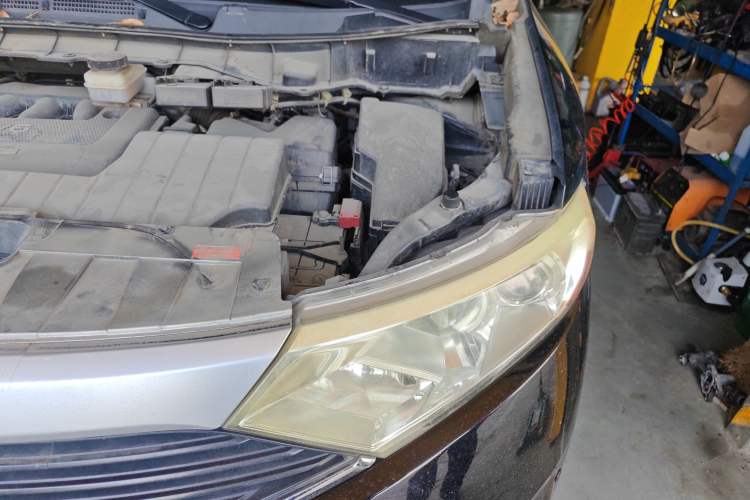 Used Nissan Quest 2012 3.5L SL Engine Bay Left