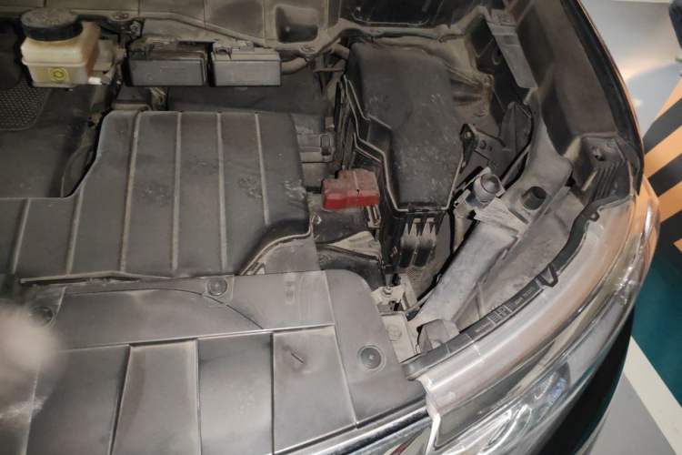 Used Nissan Quest 2012 3.5L SL Engine Bay Left