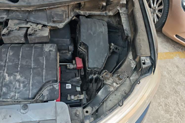 Used Nissan Quest 2012 3.5L SL Engine Bay Left