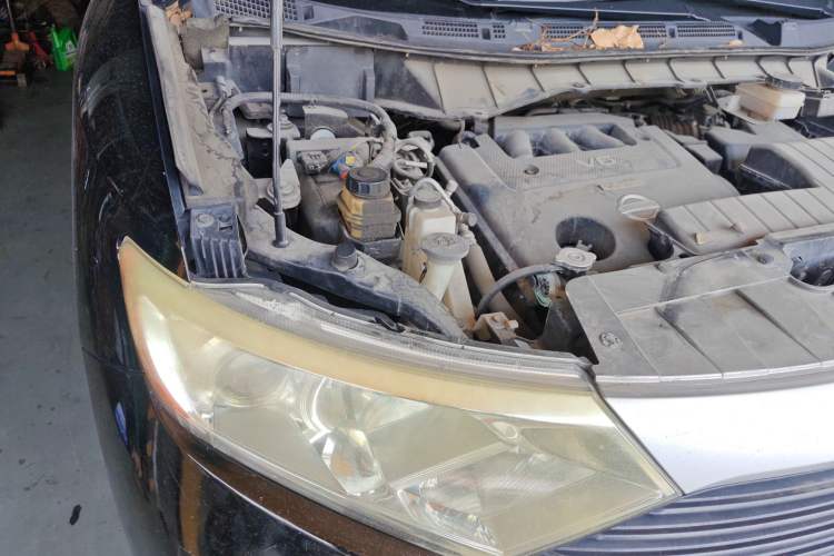 Used Nissan Quest 2012 3.5L SL Engine Bay Right