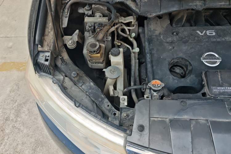 Used Nissan Quest 2012 3.5L SL Engine Bay Right
