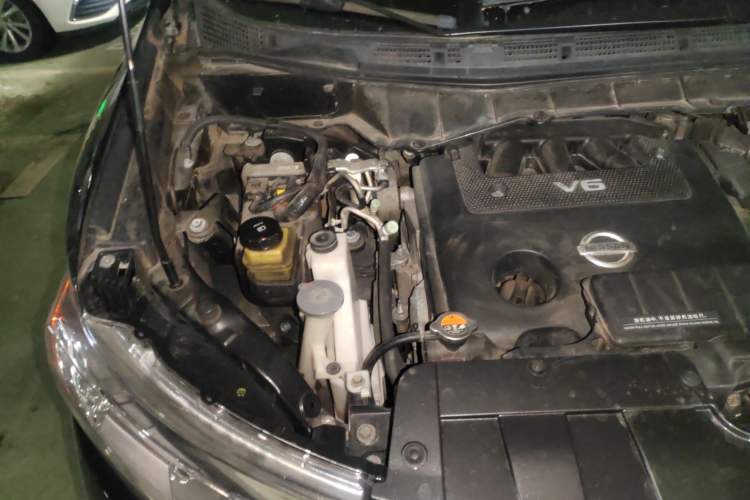 Used Nissan Quest 2012 3.5L SL Engine Bay Right
