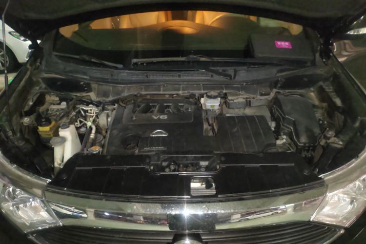 Used Nissan Quest 2012 3.5L SL Engine Bay