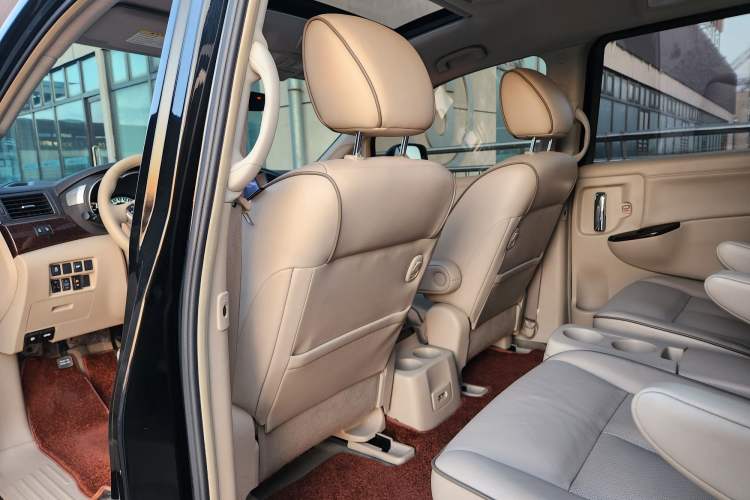 Used Nissan Quest 2012 3.5L SL Interior 10
