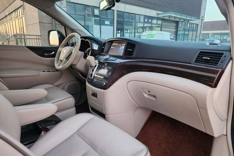 Used Nissan Quest 2012 3.5L SL Interior 4