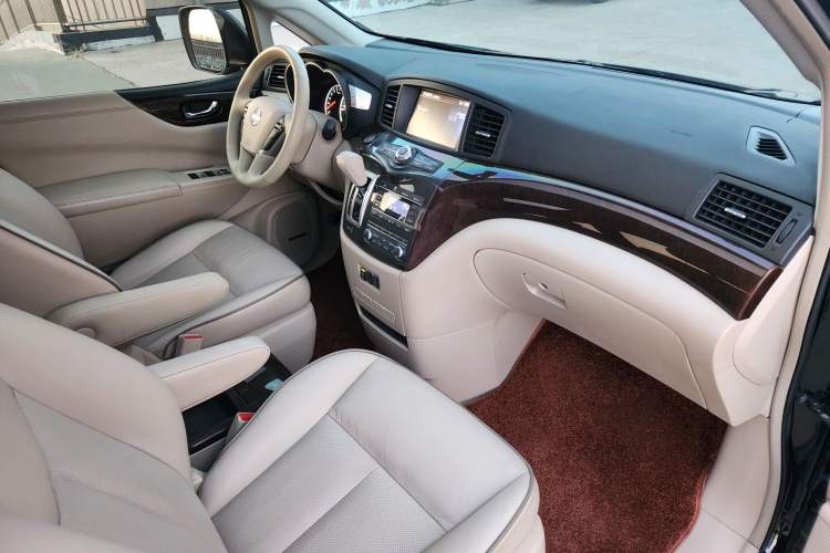 Used Nissan Quest 2012 3.5L SL Interior 5