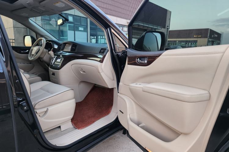 Used Nissan Quest 2012 3.5L SL Interior 7