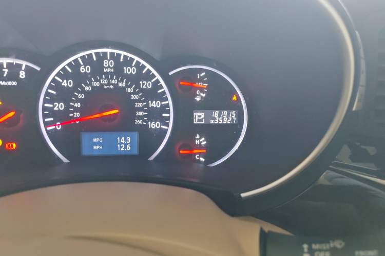 Used Nissan Quest 2012 3.5L SL Odometer Close Up