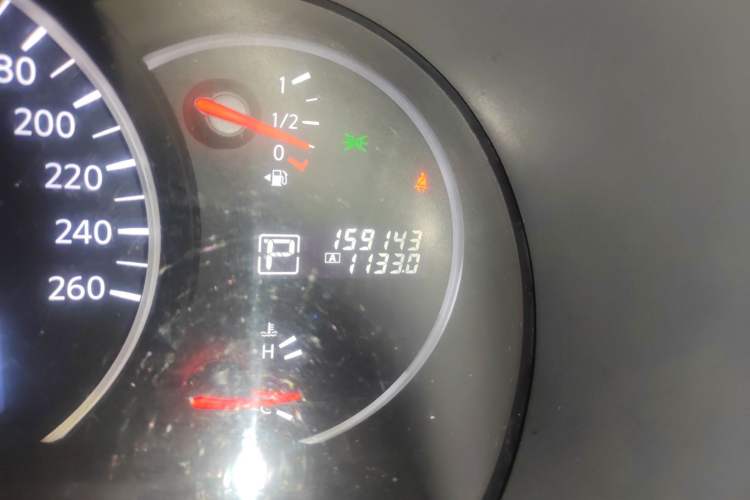 Used Nissan Quest 2012 3.5L SL Odometer Close Up
