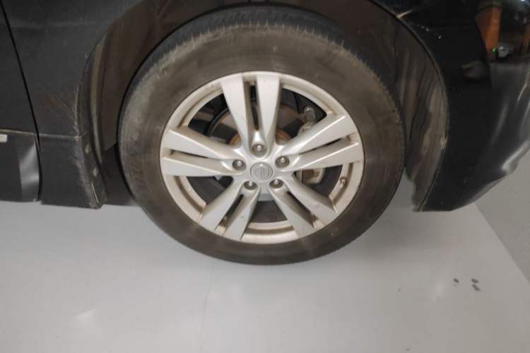 Used Nissan Quest 2012 3.5L SL Right Front Wheel Hub