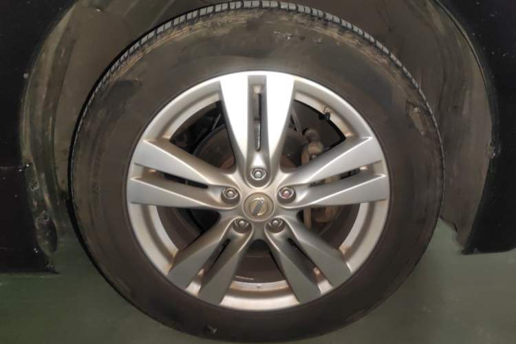 Used Nissan Quest 2012 3.5L SL Right Front Wheel Hub