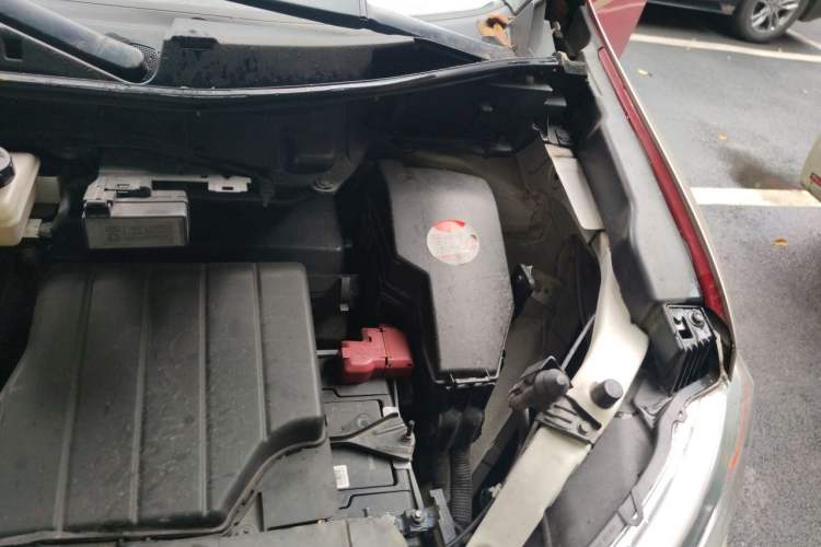 Used Nissan Quest 2012 3.5L SL Engine Bay Left