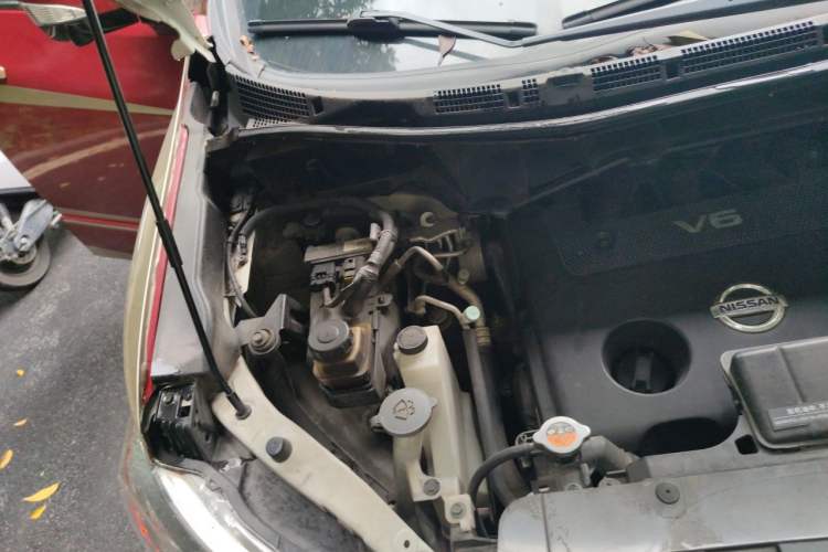 Used Nissan Quest 2012 3.5L SL Engine Bay Right