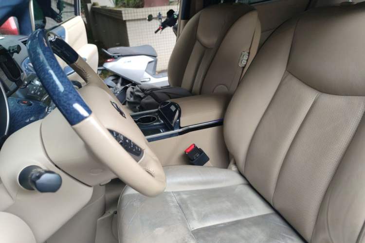 Used Nissan Quest 2012 3.5L SL Left Front Seat