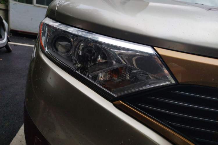 Used Nissan Quest 2012 3.5L SL Right Front Headlight