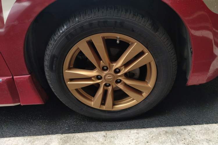 Used Nissan Quest 2012 3.5L SL Right Front Wheel Hub